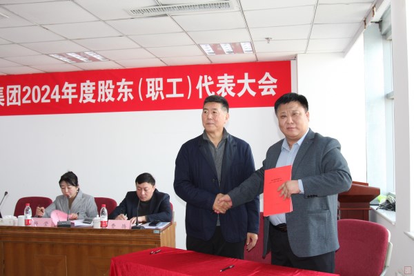 7、王董事長與融樂智專業化公司副總經理歐陽廣城簽訂2025年目標責任書